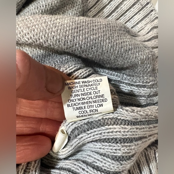 🛍️BKE Light gray mock neck full zip sweater size S. - Picture 12 of 15